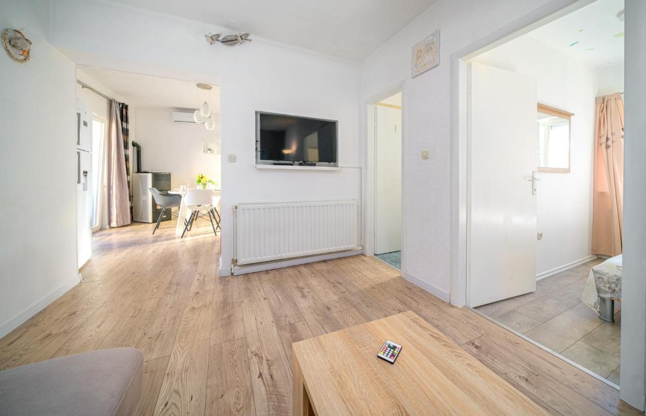 Apartmani Gabriella Водице Екстер'єр фото